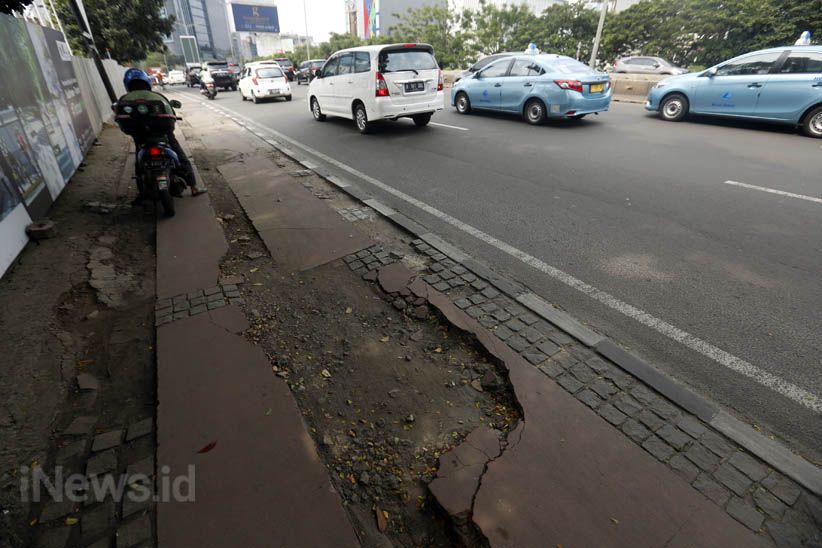 Pemprov DKI Segera Tata Trotoar Sudirman-Thamrin - Bagian 4