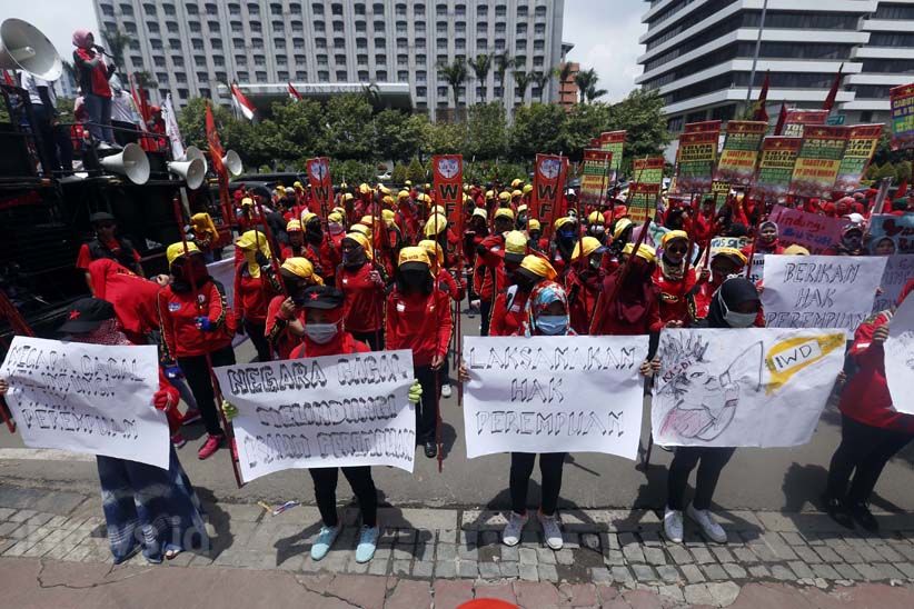 Ratusan Buruh Perempuan Gelar Aksi Tuntut Upah Layak - Bagian 2