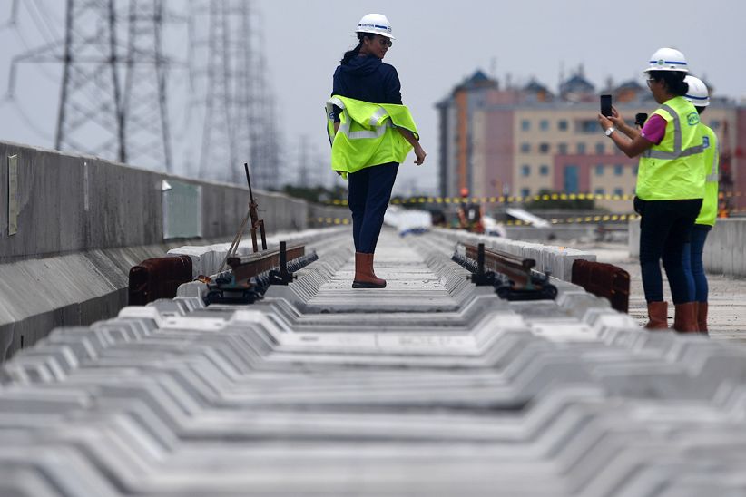 Pembangunan LRT Kelapa Gading Mencapai 65 Persen - Bagian 4