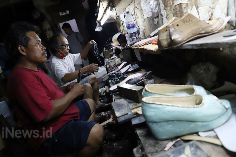 Melihat Pembuatan Sepatu Industri Rumahan - Bagian 3