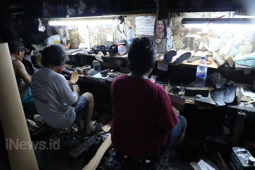 Melihat Pembuatan Sepatu Industri Rumahan - Bagian 4