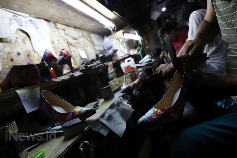 Melihat Pembuatan Sepatu Industri Rumahan - Bagian 5