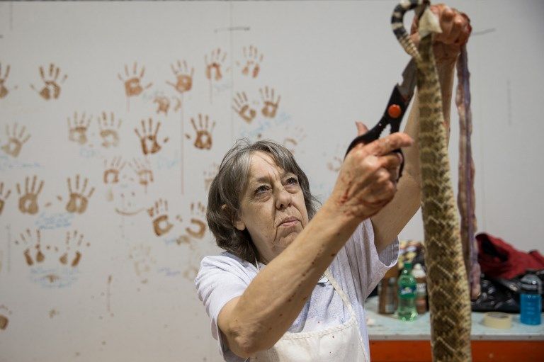 Wanita Texas Ini Dikepung Ribuan Ular Derik - Bagian 18