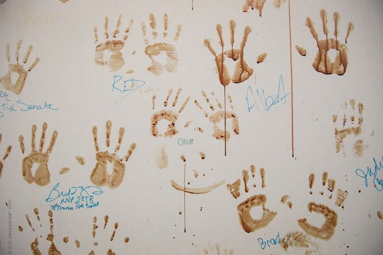 Wanita Texas Ini Dikepung Ribuan Ular Derik - Bagian 19