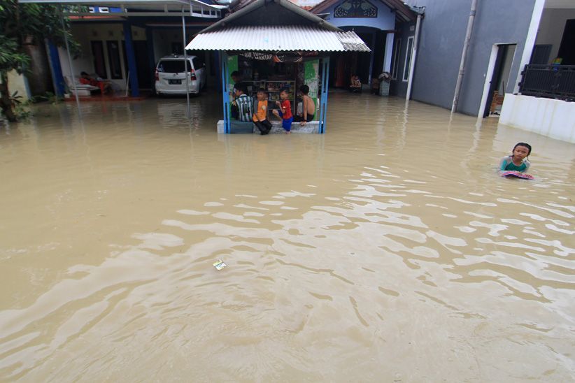 Banjir Rendam 7 Kecamatan di Cirebon - Bagian 2