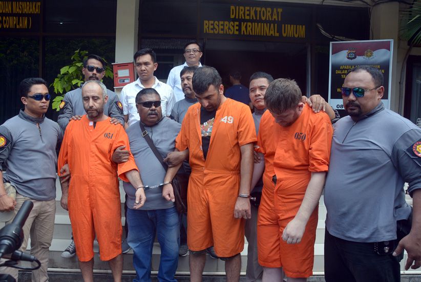 Polisi Tangkap 3 Warga Turki Pembobol Mesin ATM - Bagian 1