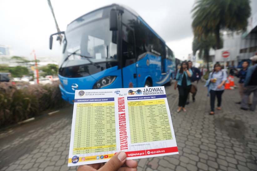 Nyaman, Bus Royal Trans untuk Alternatif Sistem Ganjil Genap Tol Bekasi - Bagian 6