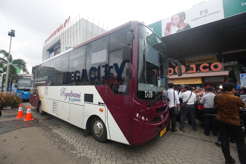 Nyaman, Bus Royal Trans untuk Alternatif Sistem Ganjil Genap Tol Bekasi - Bagian 5