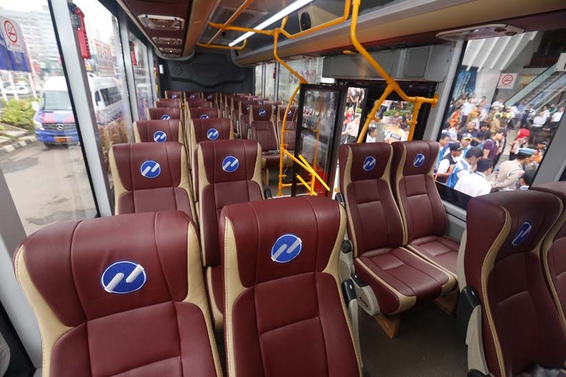Nyaman, Bus Royal Trans untuk Alternatif Sistem Ganjil Genap Tol Bekasi - Bagian 4