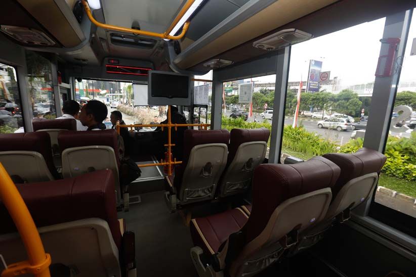 Nyaman, Bus Royal Trans untuk Alternatif Sistem Ganjil Genap Tol Bekasi - Bagian 2