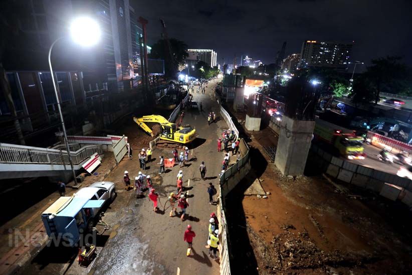 Lumpur Menyembur dari Pipa Gas Bocor yang Terkena Bor Proyek LRT - Bagian 7