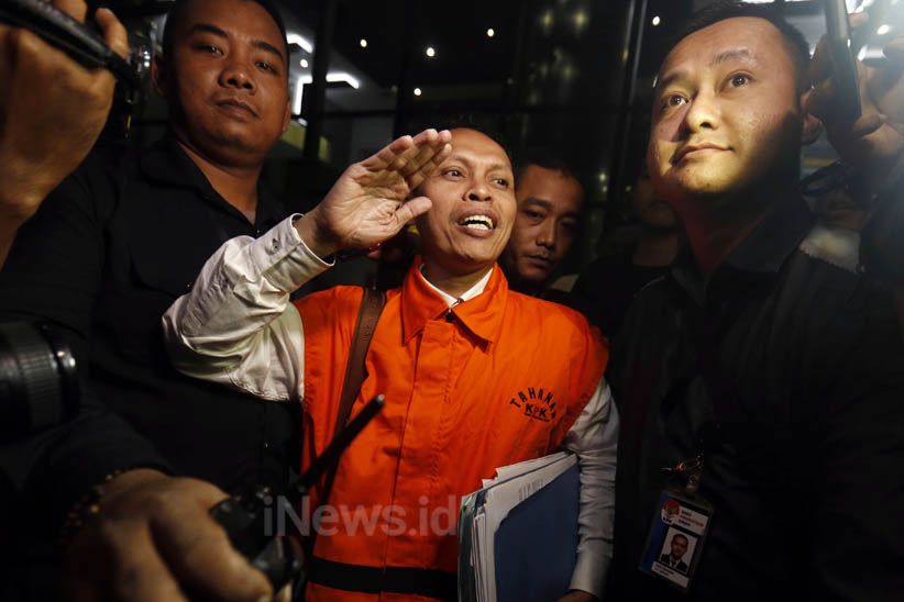 KPK Tahan 4 Tersangka Terjaring OTT di PN Tangerang - Bagian 3