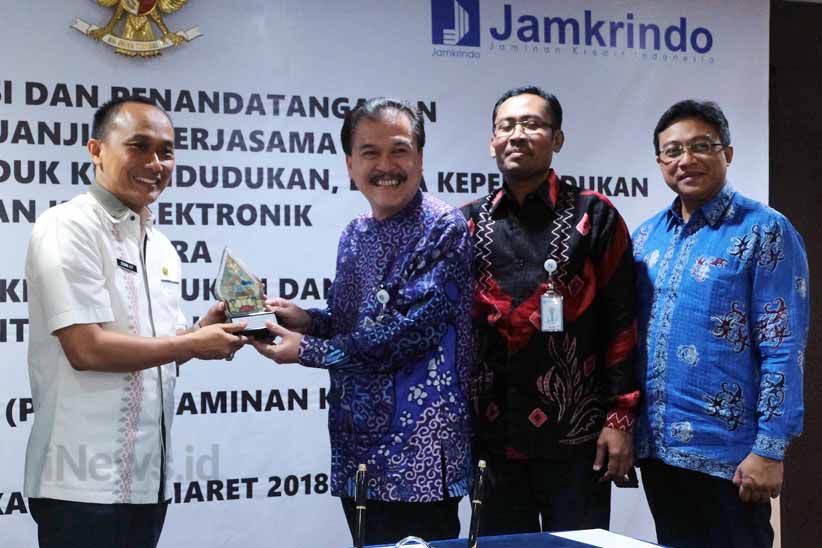 Jamkrindo dan Dukcapil Kerjasama Pemanfaatan NIK E-KTP bagi UMKM-K - Bagian 2