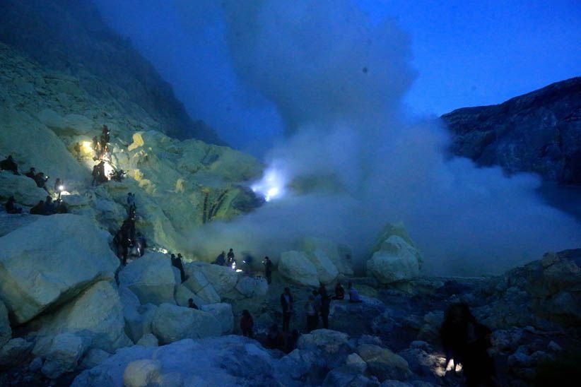 Pesona Api Biru Kawah Ijen - Bagian 1