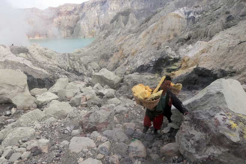 Pesona Api Biru Kawah Ijen - Bagian 3