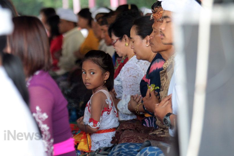 Ribuan Umat Hindu Malang Gelar Upacara Ngembak Geni - Bagian 3