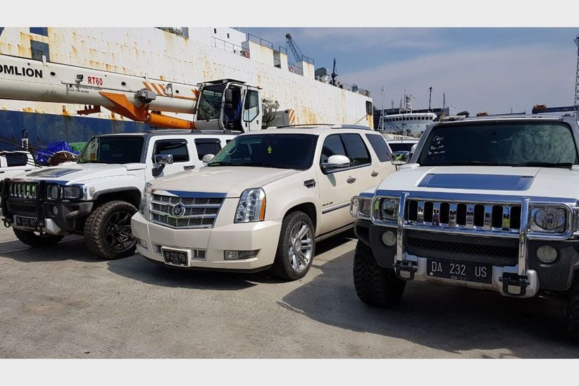 16 Kendaraan Mewah Milik Bupati Hulu Sungai Tengah Tiba di Tanjung Priok - Bagian 4