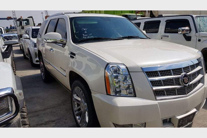 16 Kendaraan Mewah Milik Bupati Hulu Sungai Tengah Tiba di Tanjung Priok - Bagian 3