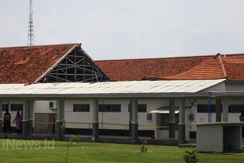 Kondisi Ruang Perawatan RSAL Dr Ramelan setelah Atap Ambruk - Bagian 5