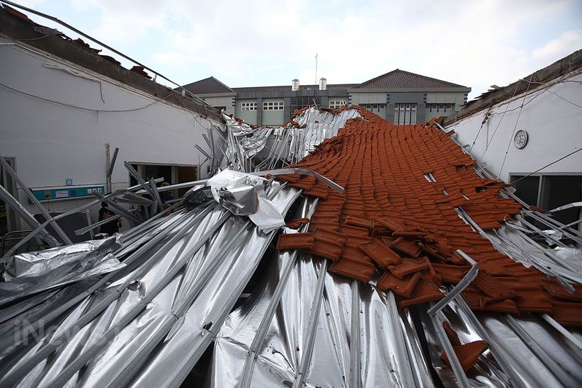 Kondisi Ruang Perawatan RSAL Dr Ramelan setelah Atap Ambruk - Bagian 2