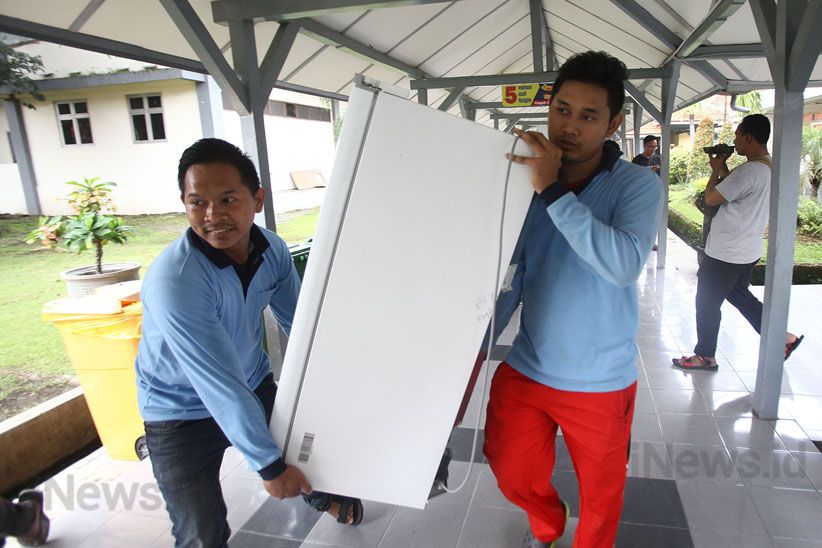 Kondisi Ruang Perawatan RSAL Dr Ramelan setelah Atap Ambruk - Bagian 9