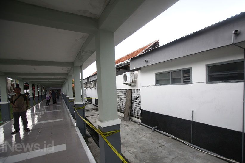 Kondisi Ruang Perawatan RSAL Dr Ramelan setelah Atap Ambruk - Bagian 10
