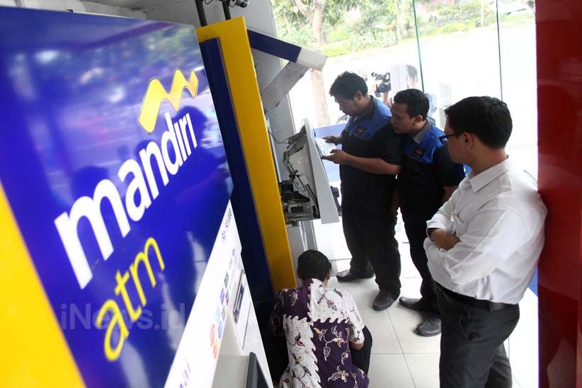 Antisipasi Kejahatan Skimming, ATM di Surabaya Diperiksa Petugas - Bagian 6