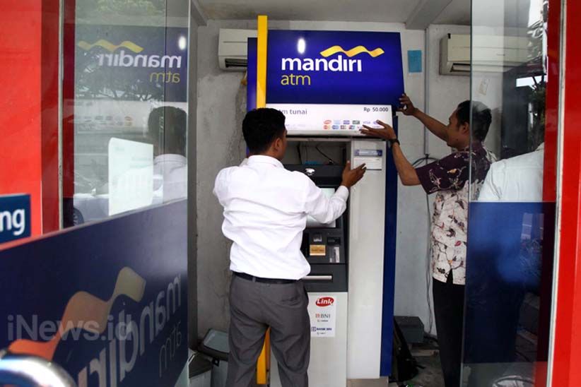 Antisipasi Kejahatan Skimming, ATM di Surabaya Diperiksa Petugas - Bagian 2