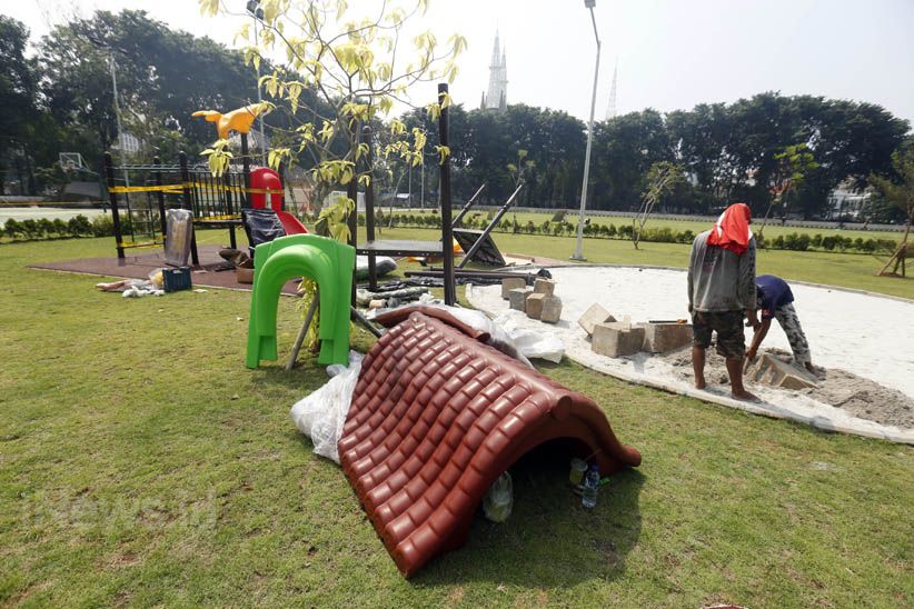 Pemasangan Wahana Bermain di RTH Lapangan Banteng - Bagian 3