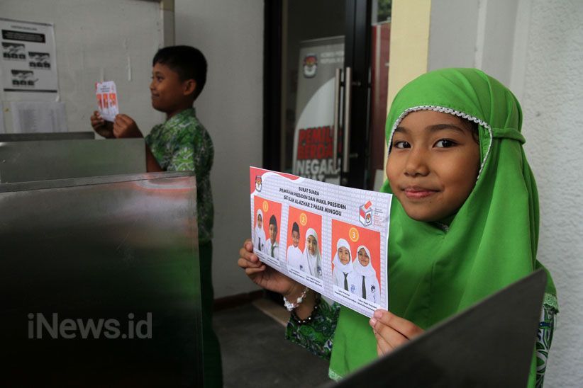 Pelajar SD Ikut Simulasi Pilpres 2019 di KPU - Bagian 1