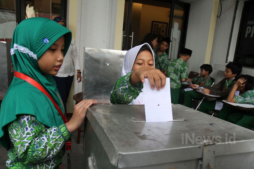 Pelajar SD Ikut Simulasi Pilpres 2019 di KPU - Bagian 4