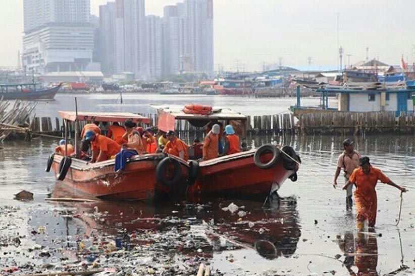 Sampah Teluk Jakarta Tersisa 40 Persen - Bagian 3
