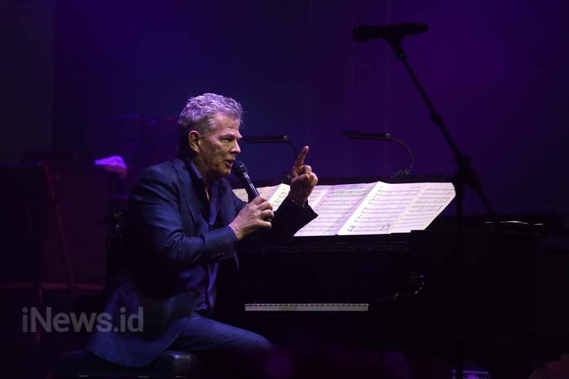 Penampilan Memukau David Foster dan Anggun C Sasmi di Surabaya - Bagian 6