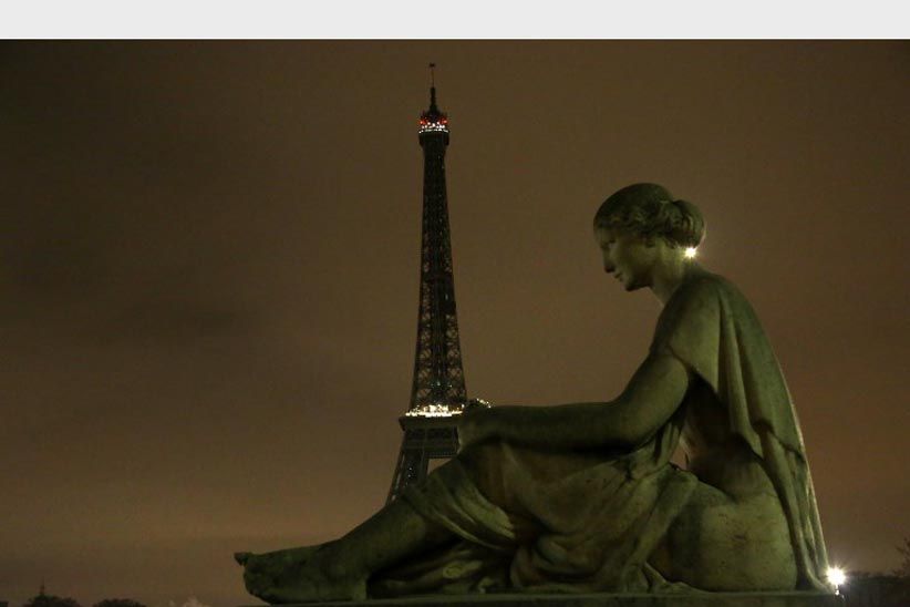 Hormati Korban Teror Prancis, Lampu Menara Eiffel Dipadamkan - Bagian 2