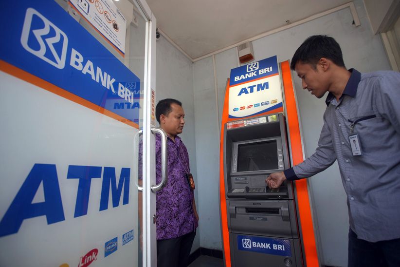 Cegah Kejahatan Skimming, Petugas Gabungan Patroli Cek Mesin ATM - Bagian 1