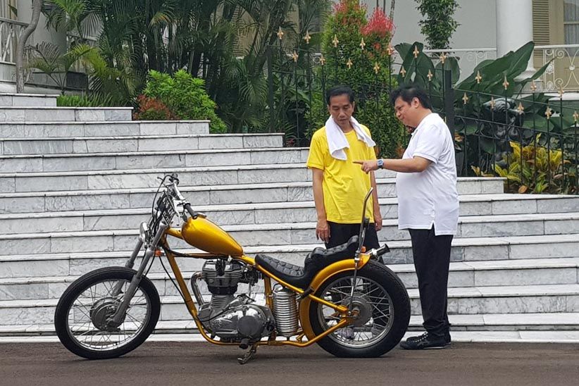 Aktivitas Jokowi-Airlangga Pagi Ini, Joging dan Beri Makan Kambing - Bagian 7