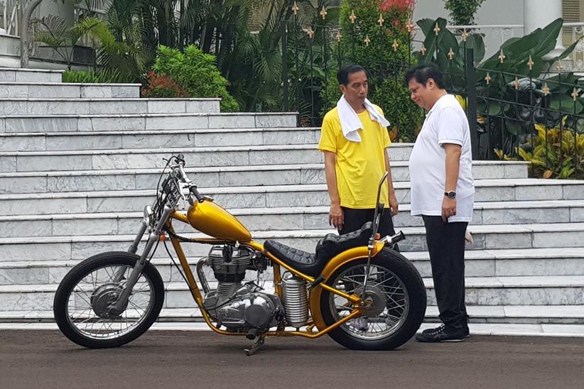 Aktivitas Jokowi-Airlangga Pagi Ini, Joging dan Beri Makan Kambing - Bagian 6