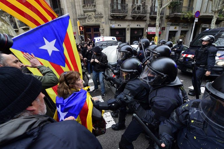 Pemimpin Catalunya Ditangkap, Warga Bentrok dengan Polisi - Bagian 1