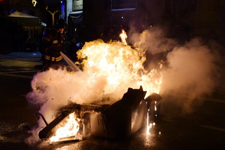 Pemimpin Catalunya Ditangkap, Warga Bentrok dengan Polisi - Bagian 5
