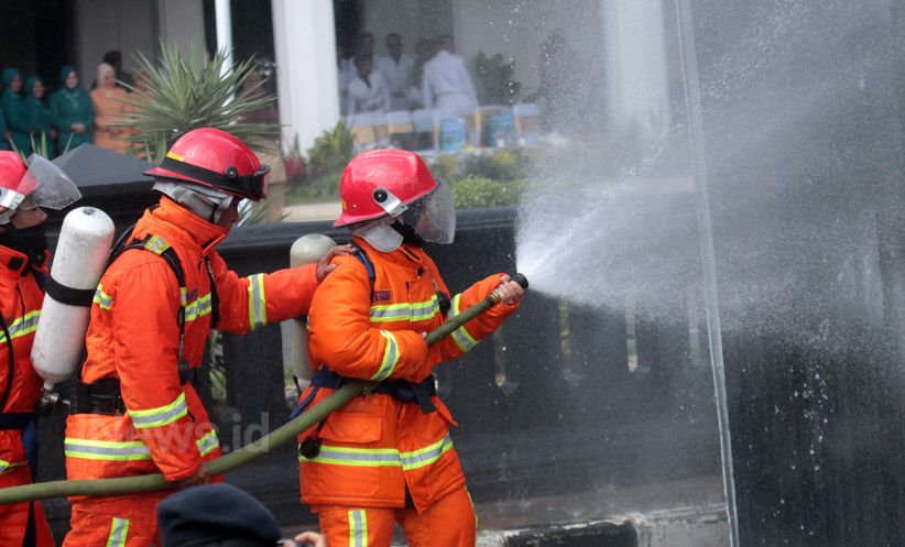 Satpol PP dan Damkar Kota Malang Simulasi Pengamanan Pilkada 2018 - Bagian 6