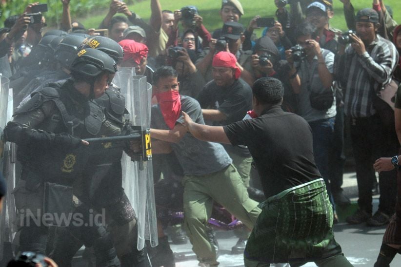Satpol PP dan Damkar Kota Malang Simulasi Pengamanan Pilkada 2018 - Bagian 1