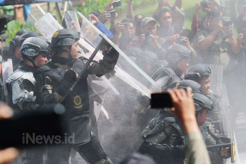 Satpol PP dan Damkar Kota Malang Simulasi Pengamanan Pilkada 2018 - Bagian 3