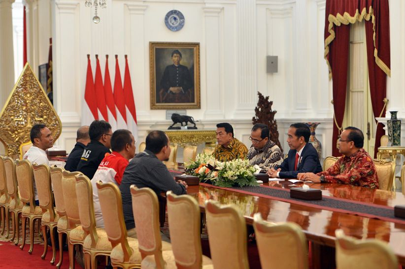 Presiden Jokowi Dengar Keluhan Pengemudi Ojek Online di Istana - Bagian 1