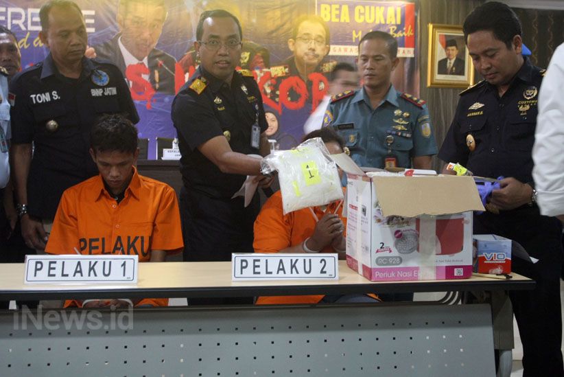 Bea Cukai Tangkap 2 Kurir Sabu dari Malaysia - Bagian 3