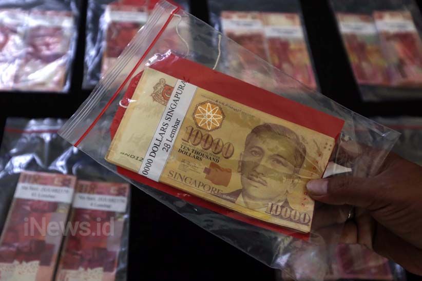 Polrestabes Surabaya Tangkap Pengedar Rp2,6 M Uang Palsu - Bagian 4
