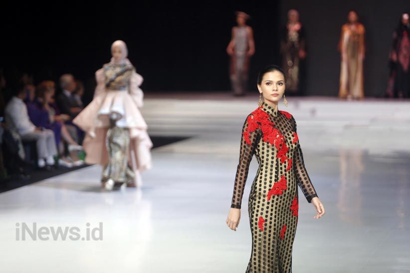 Ajang Indonesia Fashion Week 2018 Resmi Digelar - Bagian 7