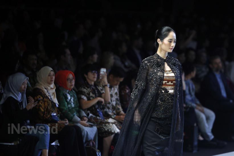 Ajang Indonesia Fashion Week 2018 Resmi Digelar - Bagian 6