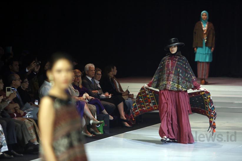 Ajang Indonesia Fashion Week 2018 Resmi Digelar - Bagian 5
