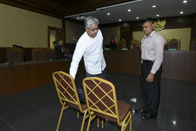 Terbukti Korupsi, Nur Alam Divonis 12 Tahun Penjara - Bagian 6