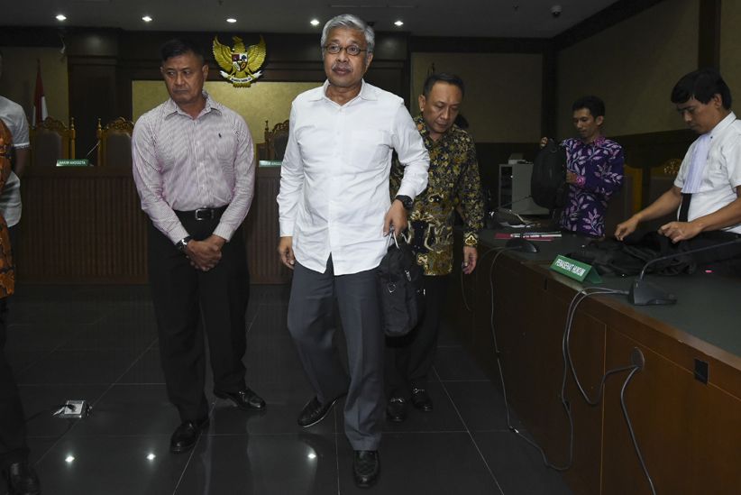 Terbukti Korupsi, Nur Alam Divonis 12 Tahun Penjara - Bagian 5
